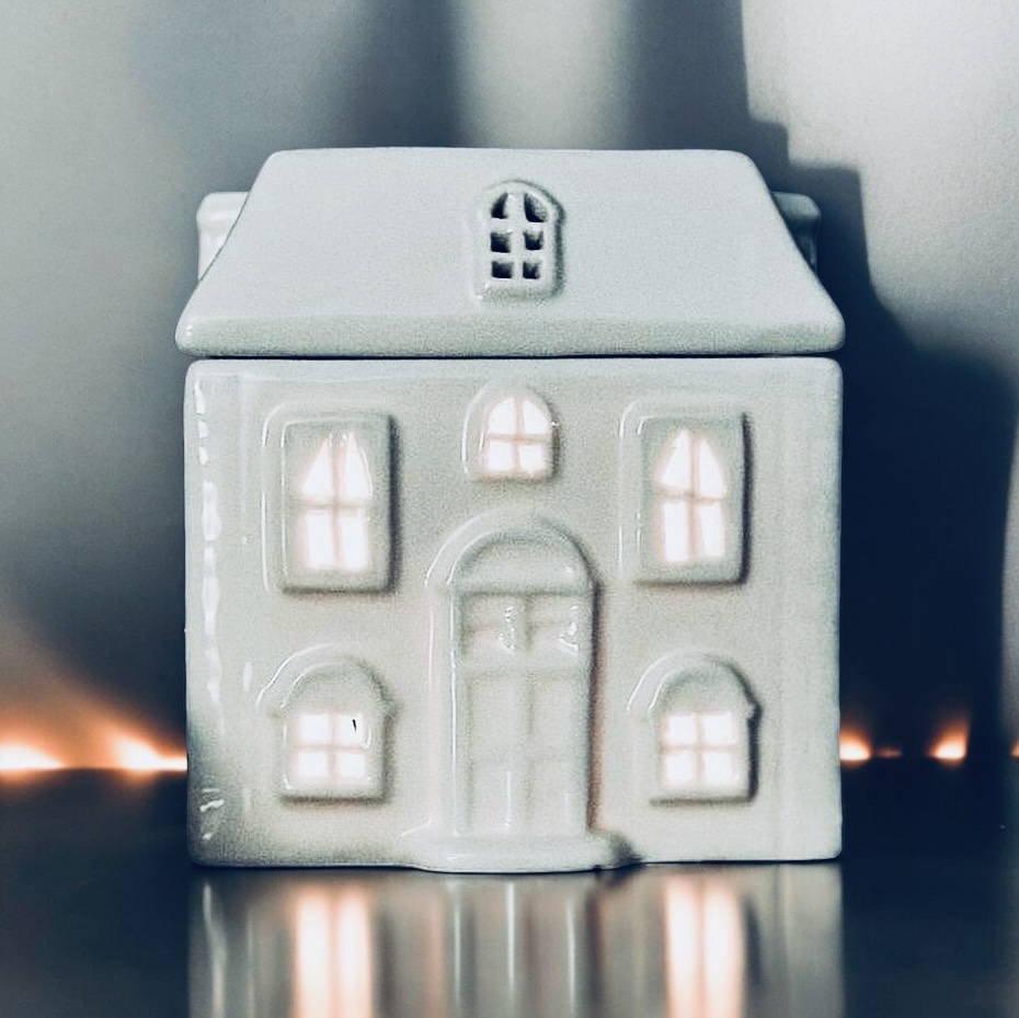 White Ceramic House Wax Melt Warmer with Lid